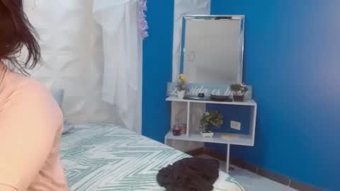 Elizabeth  online show from April 12, 11:48 am