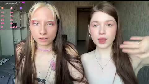 Snapshot of elizabethh_brown chatting on July 1, 1:24 pm elizabethh_brown online show from July 1, 1:24 pm