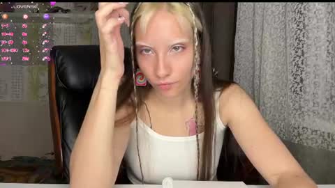 Snapshot of elizabethh_brown chatting on July 6, 5:26 pm elizabethh_brown online show from July 6, 5:26 pm