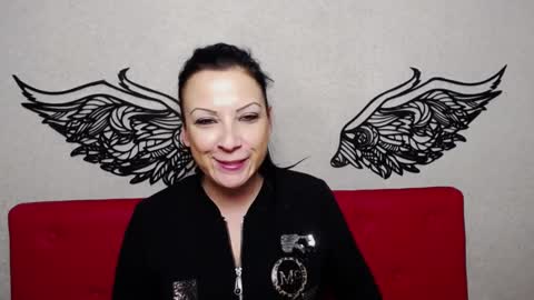 Snapshot of elizabethsho chatting on December 7, 3:58 am ElizabethSho online show from December 7, 3:58 am