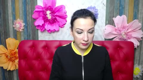 Snapshot of elizabethsho chatting on October 18, 5:35 pm ElizabethSho online show from October 18, 5:35 pm