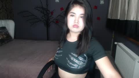 Elizabeth online show from April 4, 5:43 pm