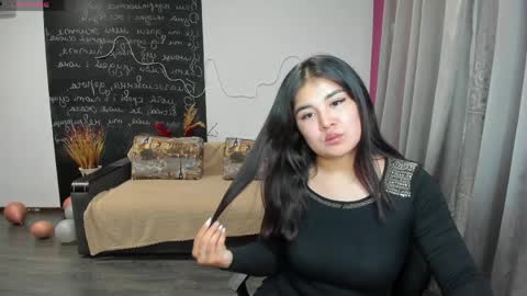 Elizabeth online show from April 10, 6:23 pm