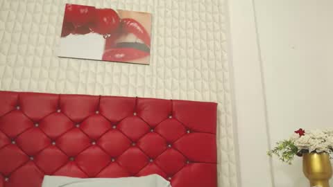 Snapshot of elizabetth_roman chatting on January 7, 8:11 pm elizabetth_roman online show from January 7, 8:11 pm