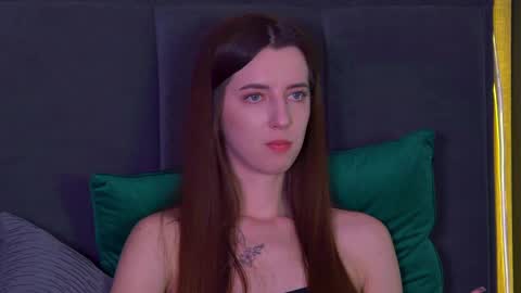 Snapshot of elizabetwilsoon chatting on January 17, 8:24 am Elizabet online show from January 17, 8:24 am