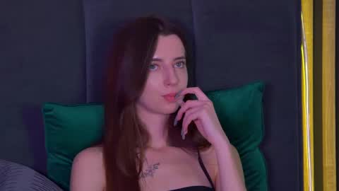 Snapshot of elizabetwilsoon chatting on January 17, 11:27 am Elizabet online show from January 17, 11:27 am