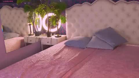 Linda online show from May 28, 2:31 am