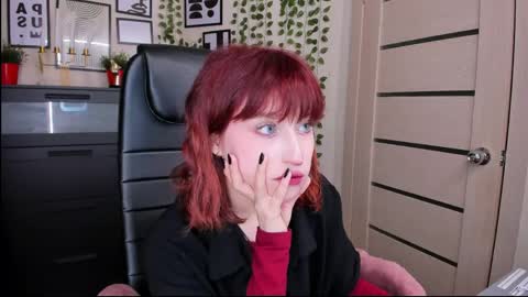 Snapshot of elizanik chatting on May 12, 11:24 pm Eliza online show from May 12, 11:24 pm