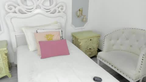 elizathx online show from April 3, 12:25 pm