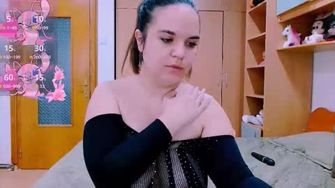 Snapshot of ella_diamonds chatting on October 3, 6:21 am Ella online show from October 3, 6:21 am