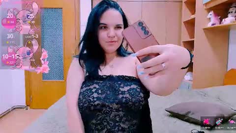 Snapshot of ella_diamonds chatting on October 6, 5:38 am Ella online show from October 6, 5:38 am