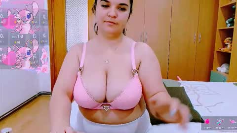 Snapshot of ella_diamonds chatting on October 14, 6:47 am Ella online show from October 14, 6:47 am