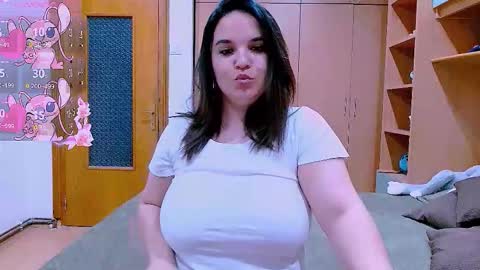 Snapshot of ella_diamonds chatting on October 23, 7:34 pm Ella online show from October 23, 7:34 pm