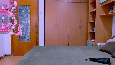 Snapshot of ella_diamonds chatting on November 3, 6:47 am Ella online show from November 3, 6:47 am