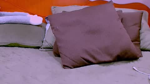 Snapshot of ella_diamonds chatting on November 4, 7:51 am Ella online show from November 4, 7:51 am