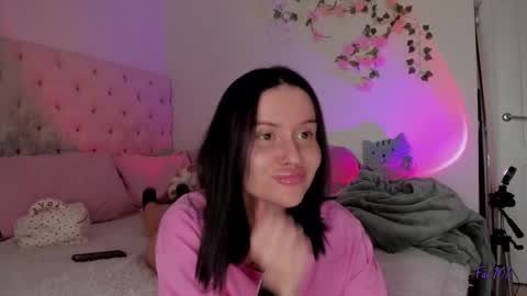 Snapshot of ella_gdss chatting on November 2, 9:00 am ELLA online show from November 2, 9:00 am