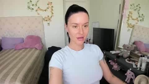 Snapshot of ella_gdss chatting on May 6, 8:19 am ELLA online show from May 6, 8:19 am