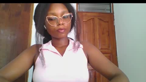 Snapshot of ella_laurel chatting on January 17, 1:03 pm Ella online show from January 17, 1:03 pm