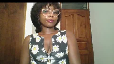 Snapshot of ella_laurel chatting on March 7, 9:38 pm Ella online show from March 7, 9:38 pm