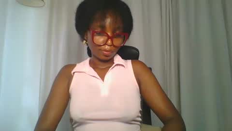 Snapshot of ella_laurel chatting on October 8, 7:06 am Ella online show from October 8, 7:06 am