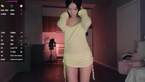 Snapshot of ella_lee15 chatting on September 23, 2:25 am Lee online show from September 23, 2:25 am