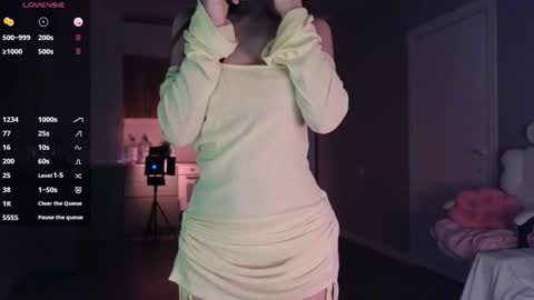 Snapshot of ella_lee15 chatting on September 24, 2:26 am Lee online show from September 24, 2:26 am