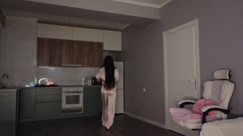 Lee online show from February 14, 3:47 am