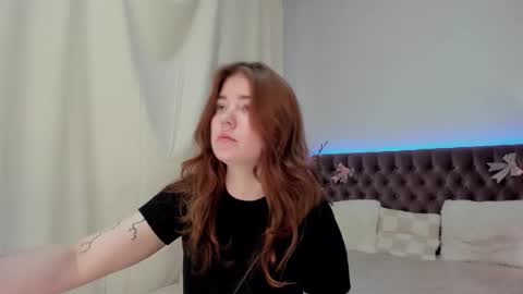 Snapshot of ella_mayers chatting on February 26, 3:42 am Ella Mayers online show from February 26, 3:42 am