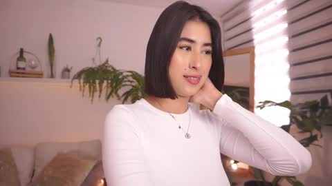 ELLA OWEN online show from March 7, 2:14 pm