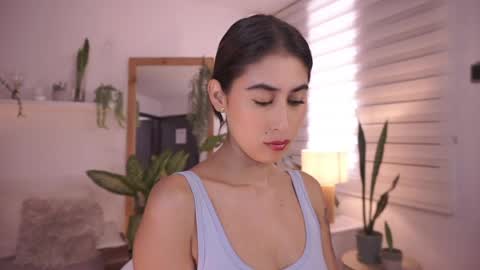 ELLA OWEN online show from April 16, 3:57 pm