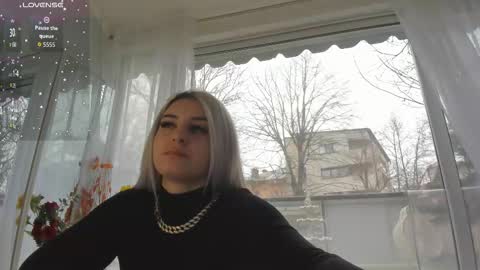 ella_vee online show from March 22, 7:34 am
