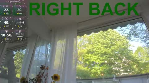 Snapshot of ella_vee chatting on April 28, 5:23 am ella_vee online show from April 28, 5:23 am