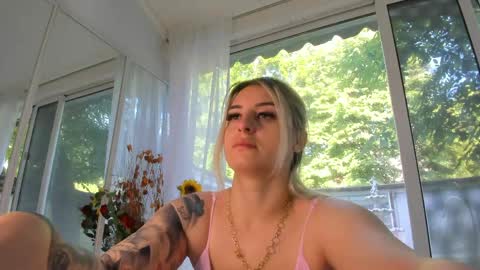 Snapshot of ella_vee chatting on May 25, 5:46 am ella_vee online show from May 25, 5:46 am
