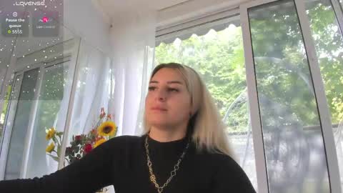 Snapshot of ella_vee chatting on June 2, 6:15 am ella_vee online show from June 2, 6:15 am