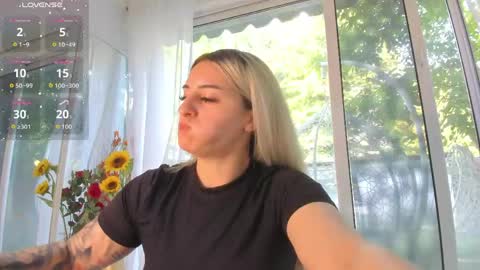 Snapshot of ella_vee chatting on June 6, 5:34 am ella_vee online show from June 6, 5:34 am