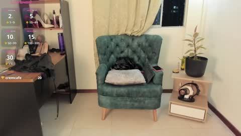 Snapshot of ellabaker chatting on January 16, 2:09 am ellabaker online show from January 16, 2:09 am