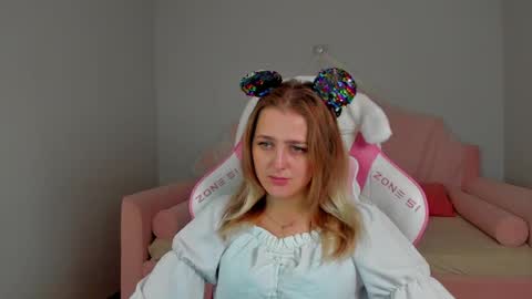 EllaBells online show from April 9, 5:07 am