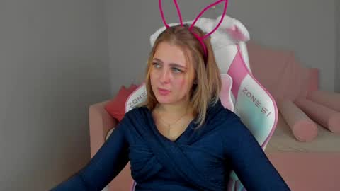 EllaBells online show from April 14, 5:35 am