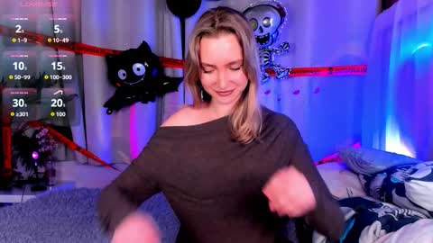 Snapshot of ellabloom chatting on October 27, 3:49 pm Ella online show from October 27, 3:49 pm