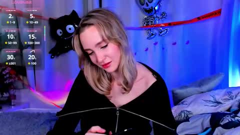 Snapshot of ellabloom chatting on October 29, 3:47 pm Ella online show from October 29, 3:47 pm