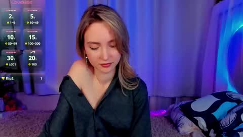 Snapshot of ellabloom chatting on December 4, 3:54 pm Ella online show from December 4, 3:54 pm