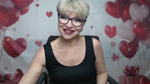Snapshot of ellabonito chatting on May 3, 5:46 am EllaBonito online show from May 3, 5:46 am