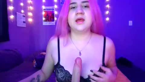 Ella Frannz online show from May 9, 10:59 pm