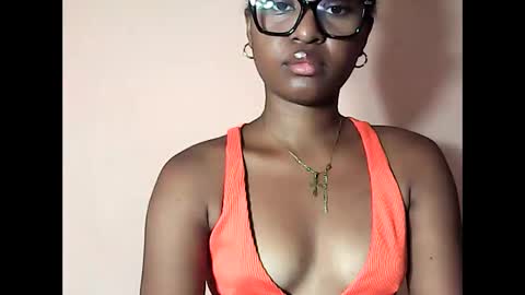 ellah245 online show from April 1, 7:44 pm