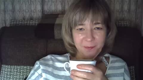 Snapshot of ellajohnsonx chatting on December 19, 1:18 am ellajohnsonx online show from December 19, 1:18 am