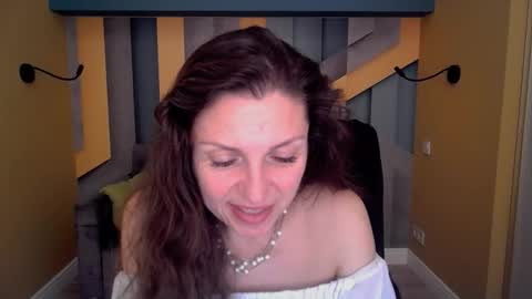 EllaLongs online show from April 1, 1:52 pm