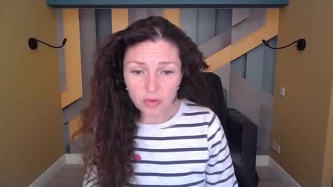 EllaLongs online show from April 5, 11:18 am