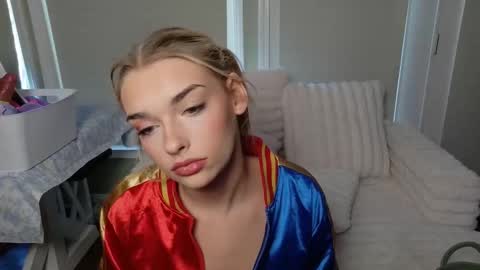 Snapshot of ellalowe chatting on May 13, 9:44 pm ellalowe online show from May 13, 9:44 pm