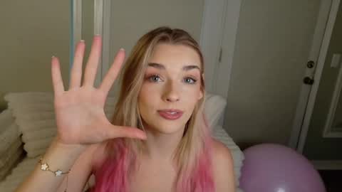 Snapshot of ellalowe chatting on May 15, 10:28 pm ellalowe online show from May 15, 10:28 pm