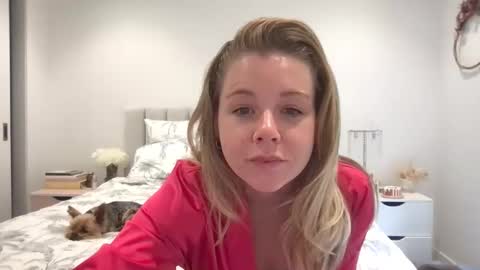 Ella online show from May 1, 8:13 pm